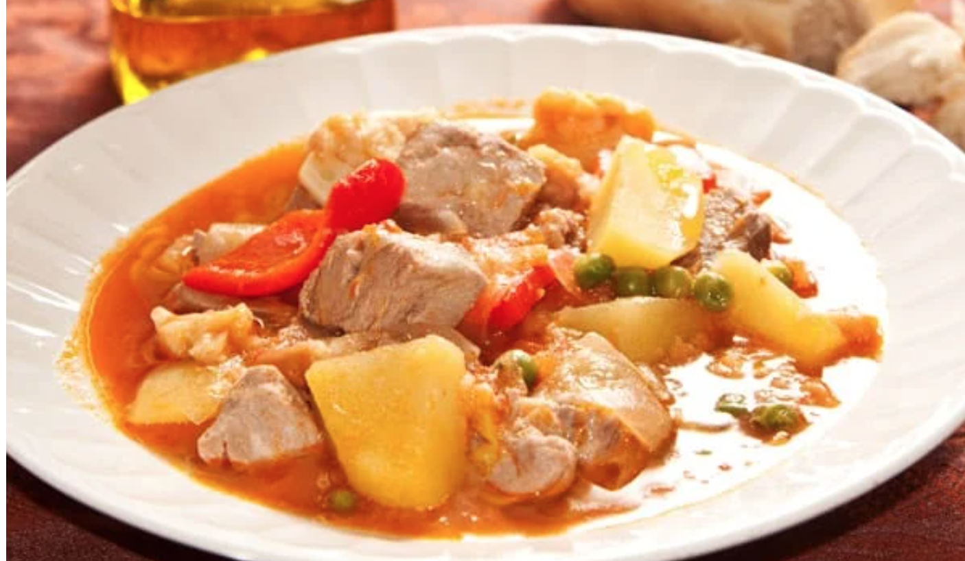 Ensalada de pimientos asados atún y huevo con marmitako de atún